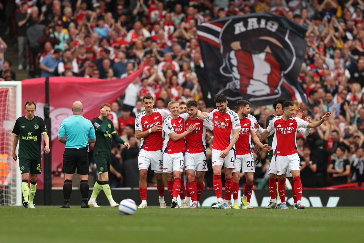 维尼修斯在所有体育场继续制造混乱