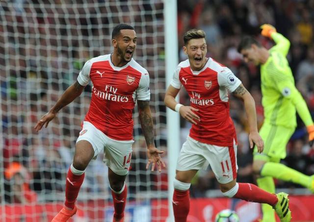 哈维-西蒙斯在切尔西官宣哈托评论区留言：我宝❤️