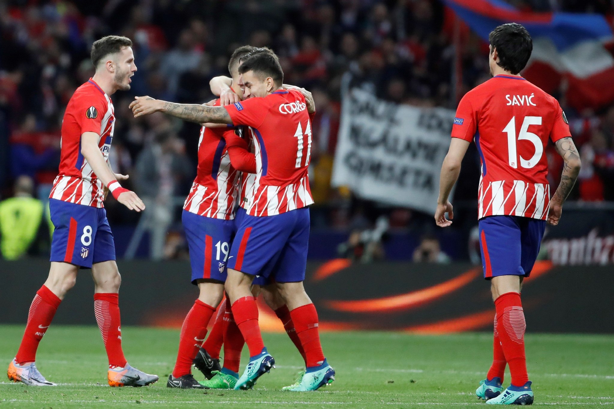 半场战报：阿森纳1-0布拉格斯拉维亚，萨卡点射