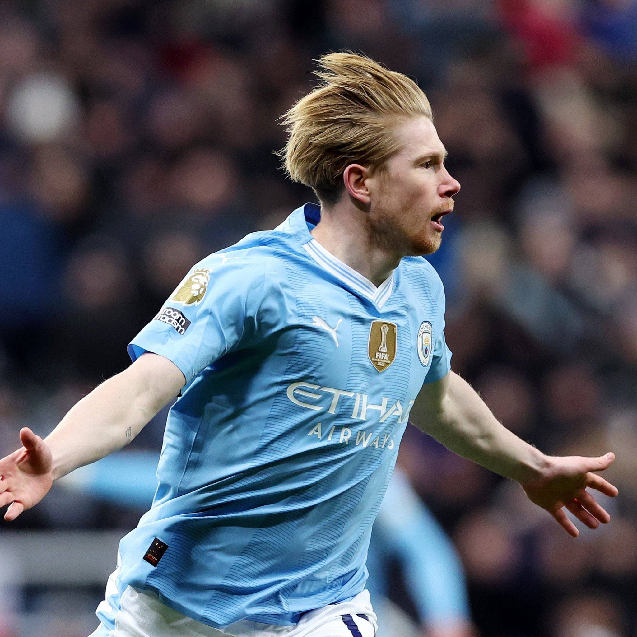 完成英格兰成年代表队首秀，夸安萨获赠纪念帽